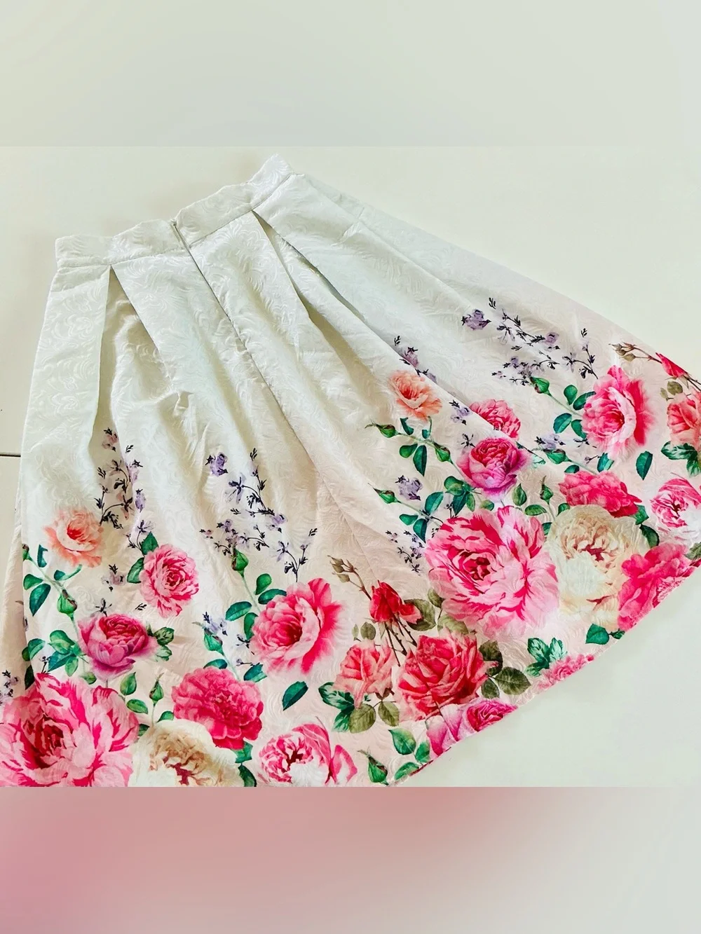SHEIN L Belle Boxy Pleated Floral Jacquard White Circle Skirt  Floral Bouquet